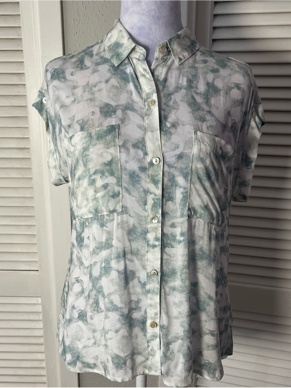 Anthro cloth and stone sz XSP Tie down  short sleeve blouse
